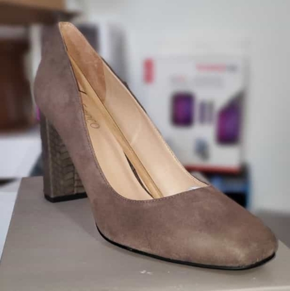 NIB Franco Sarto Ingall Suede Snake Embossed Pump - Picture 4 of 5